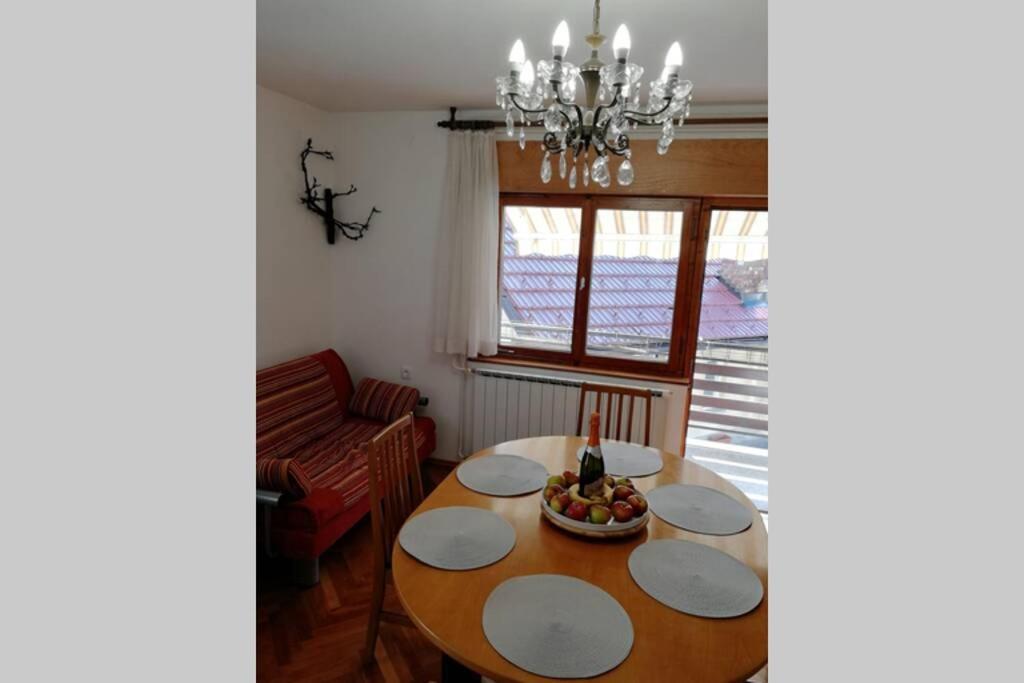 Zrm Center Leilighet Idrija Eksteriør bilde